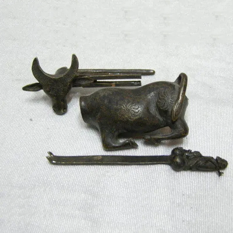 6.8 cm * / Rare Chinese old bull sculpture can use the lock and key