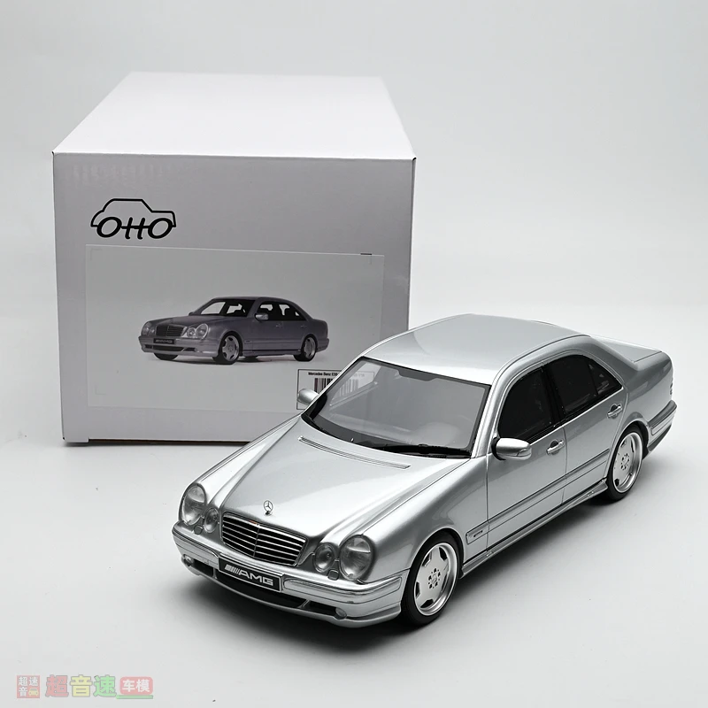 

In stock: 1:18 E55 AMG W210 die-cast simulation resin car model, boys' festival gift toy, adult collectible display item.