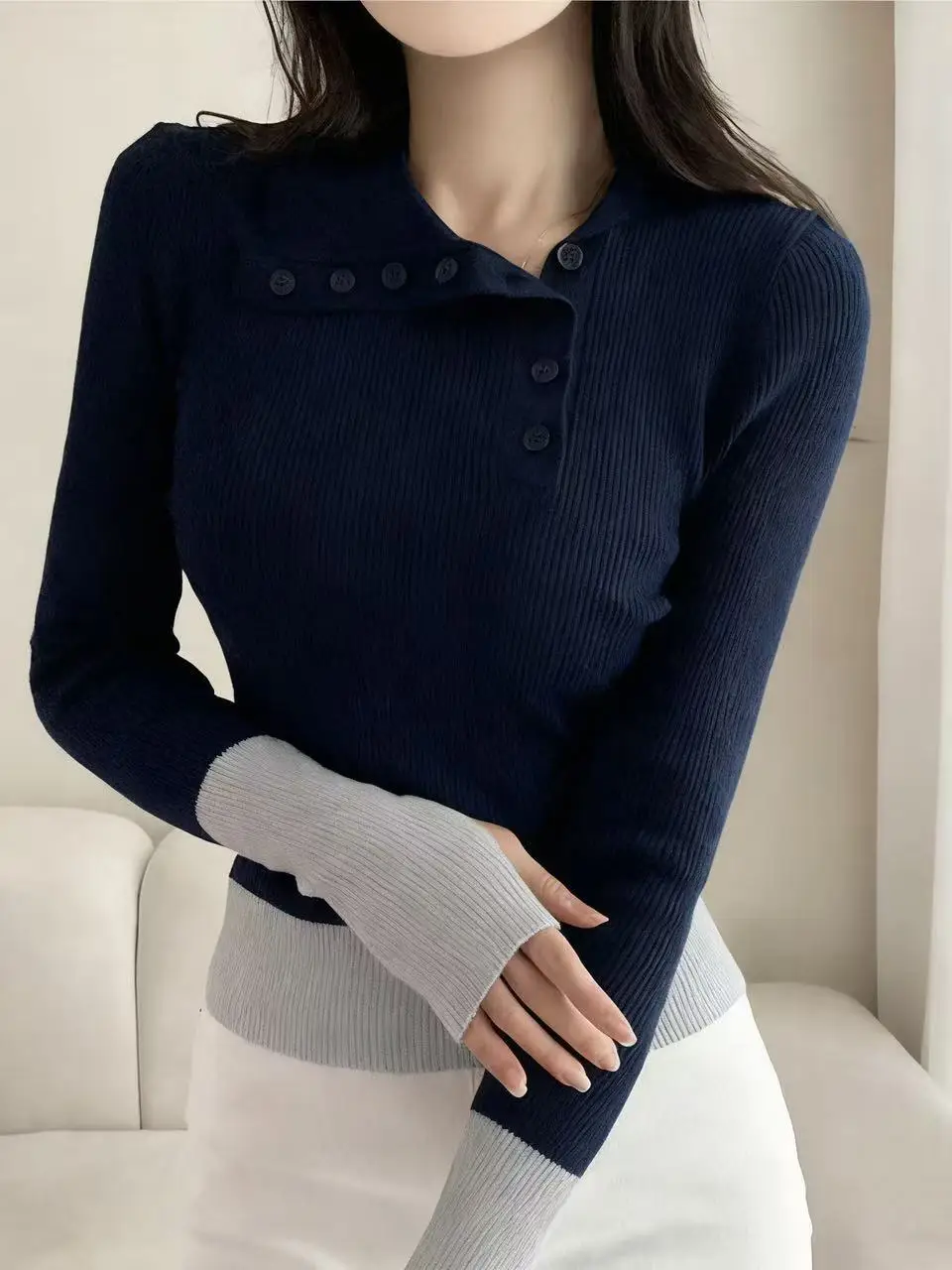 Modny, kolorowy, dzianinowy top z guzikami, długi rękaw, damska warstwa bazowa, nowość na jesień, ekskluzywny, unikalny, elegancki.