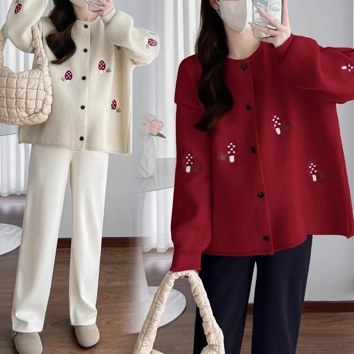 

2025 милый мягкий клейкий свитер с вышивкой среднего и длинного цвета, кардиган, пальто, женский осенне-зимний модный вязаный топ