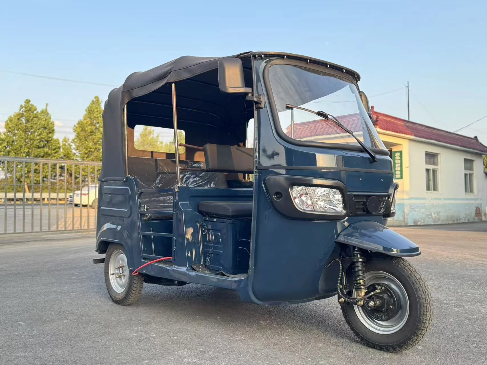2025 China Hot Sale Tricycles 3 Wheel Passenger Electric with New Energy Solar Panel Electric Tricycle Tuk Tuk for Passenger