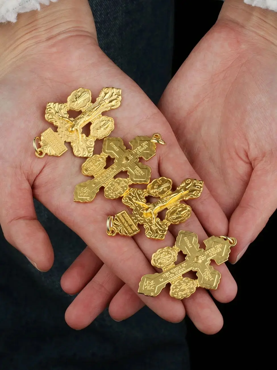 Diyalo 10-teiliges katholisches Kit-Pardon-Kruzifix-Anhänger mit Benedikt-Milagrosa-Medaille für DIY-Halskettenherstellung, Basteln, Vergebung, Schmuck – Detail 1