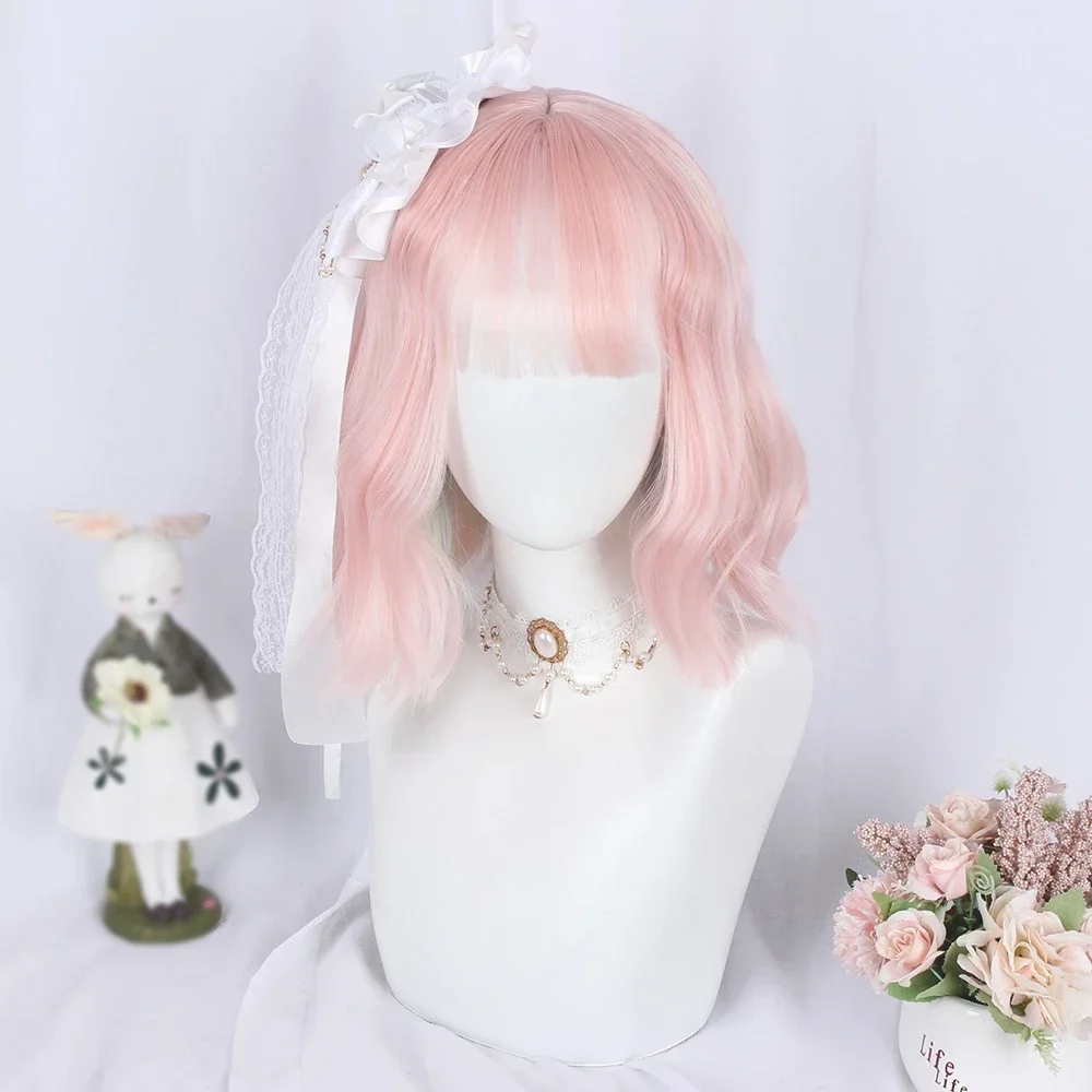 Wig keriting berombak putih merah muda Ombre pendek dengan poni Lolita Wig rambut sintetis untuk pesta sehari-hari