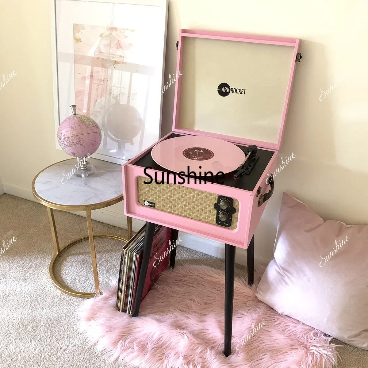 

Floor-to-ceiling retro simple home record player