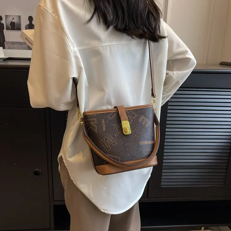 

2026 New Color Block Bucket Bag, Adjustable Strap Top Handle Shoulder Bag, Minimalist Versatile for Autumn Winter Daily Use