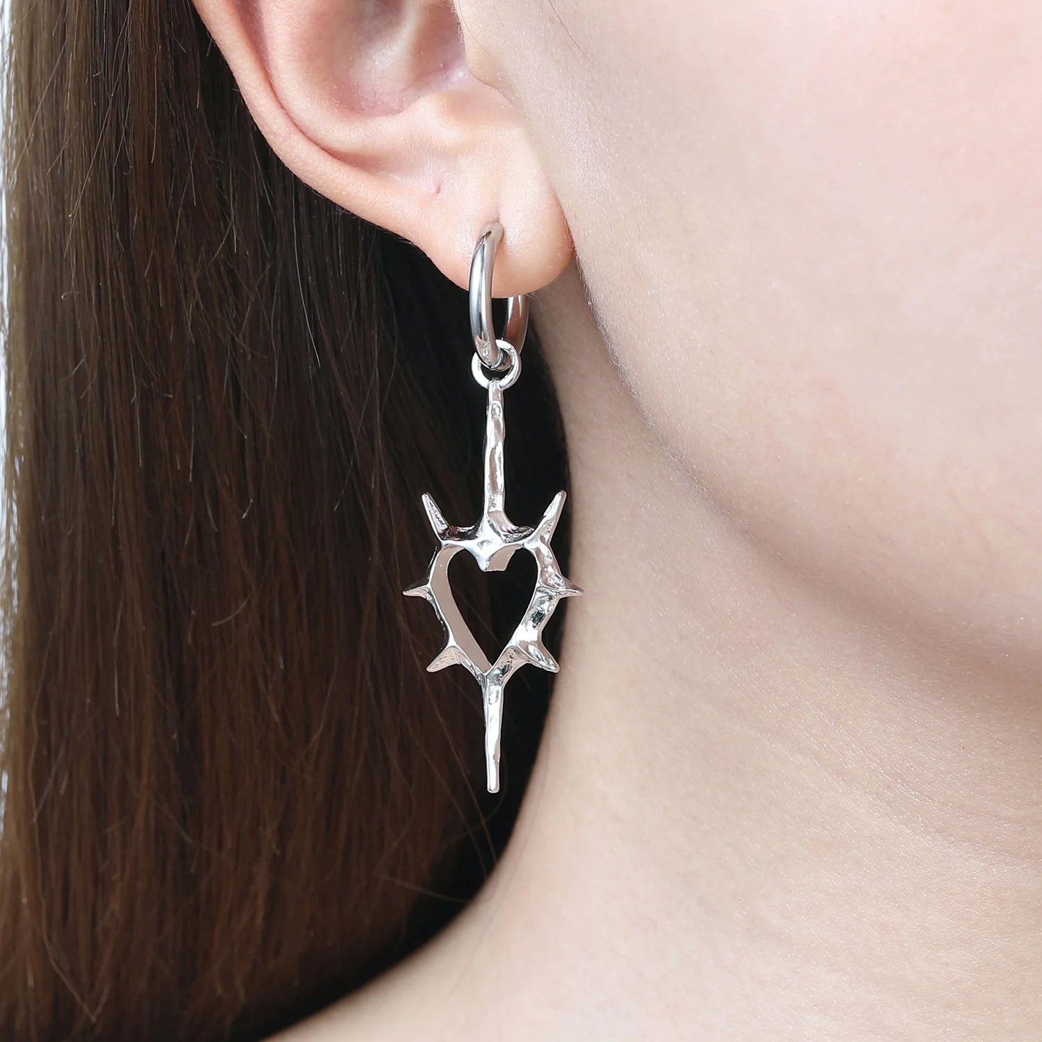 Fashionable Hollow Thorn Heart Earrings Punk Design High-End Couple Style Earrings For Men Women
