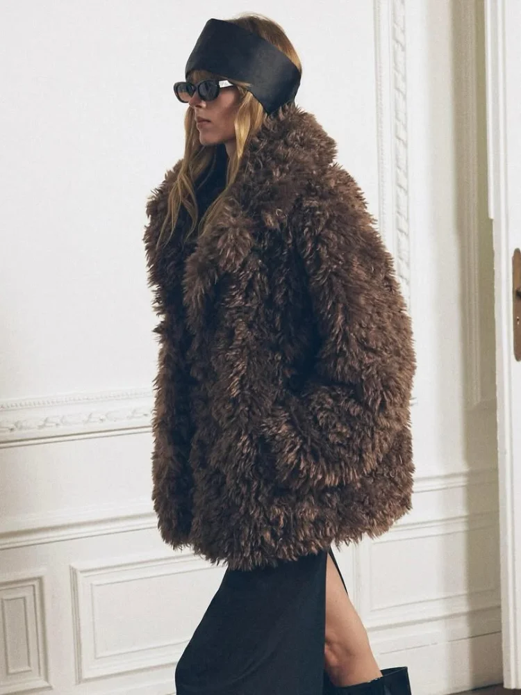 2025 hiver nouvelle dame quotidien rue vêtements d'extérieur marron Teddy bouclés fausse fourrure manteau femmes revers manches longues moelleux lâche vestes courtes