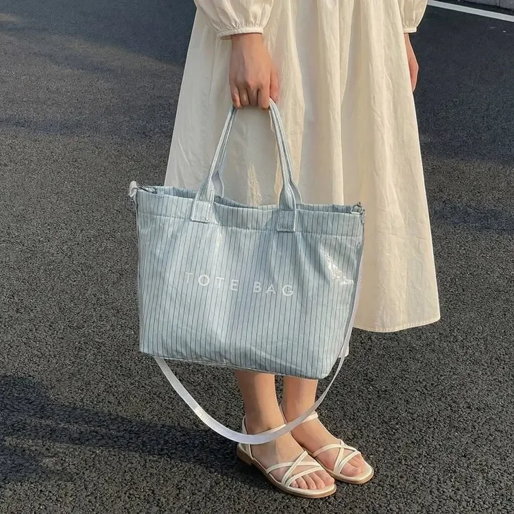 

Повседневная женская сумка через плечо большой вместимости. Модная женская сумка на плечо.