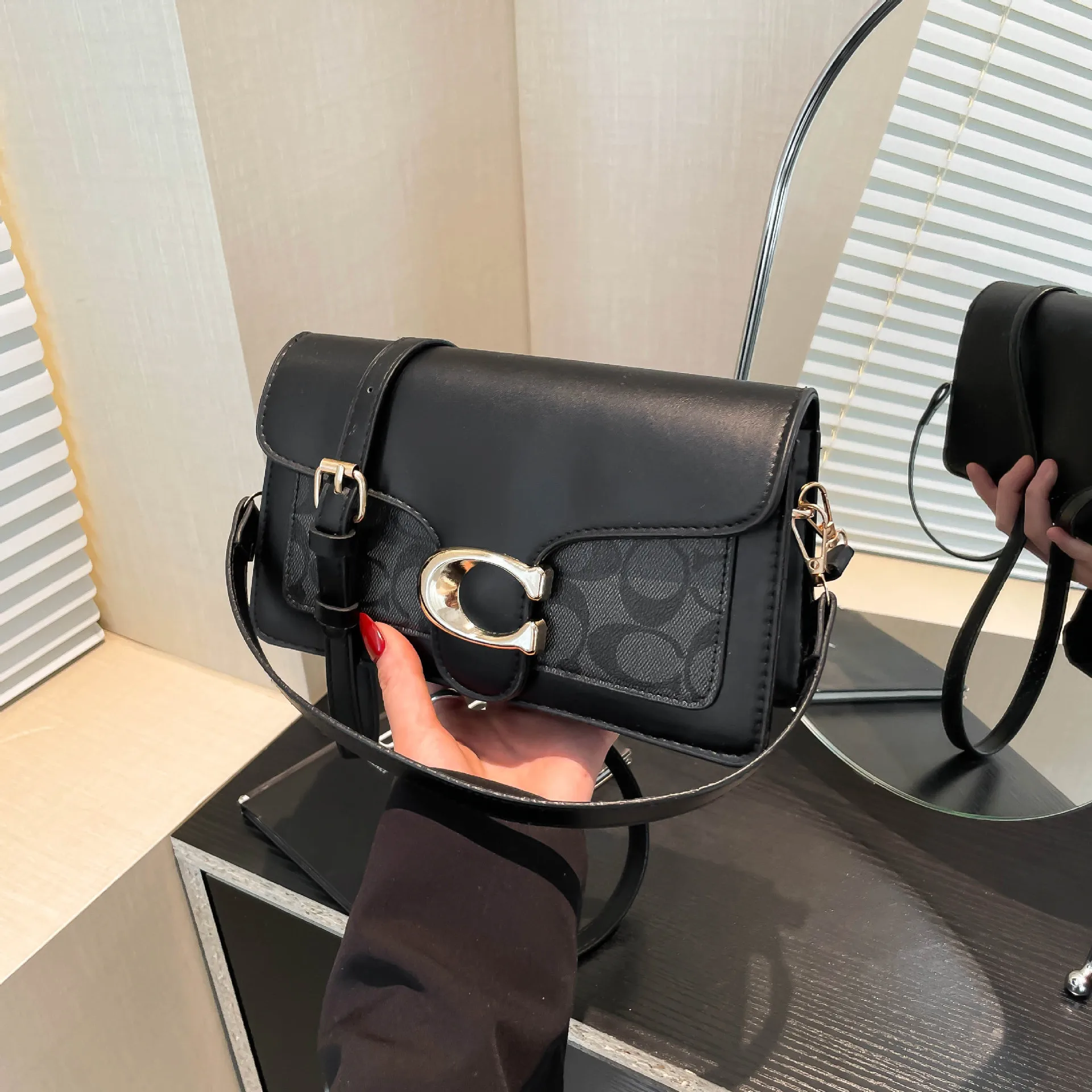 

Women's Solid Color Shoulder Bag 2025 | Small Minimalist Square Purse Vegan Leather, Versatile Commuter Bag for Business Casual