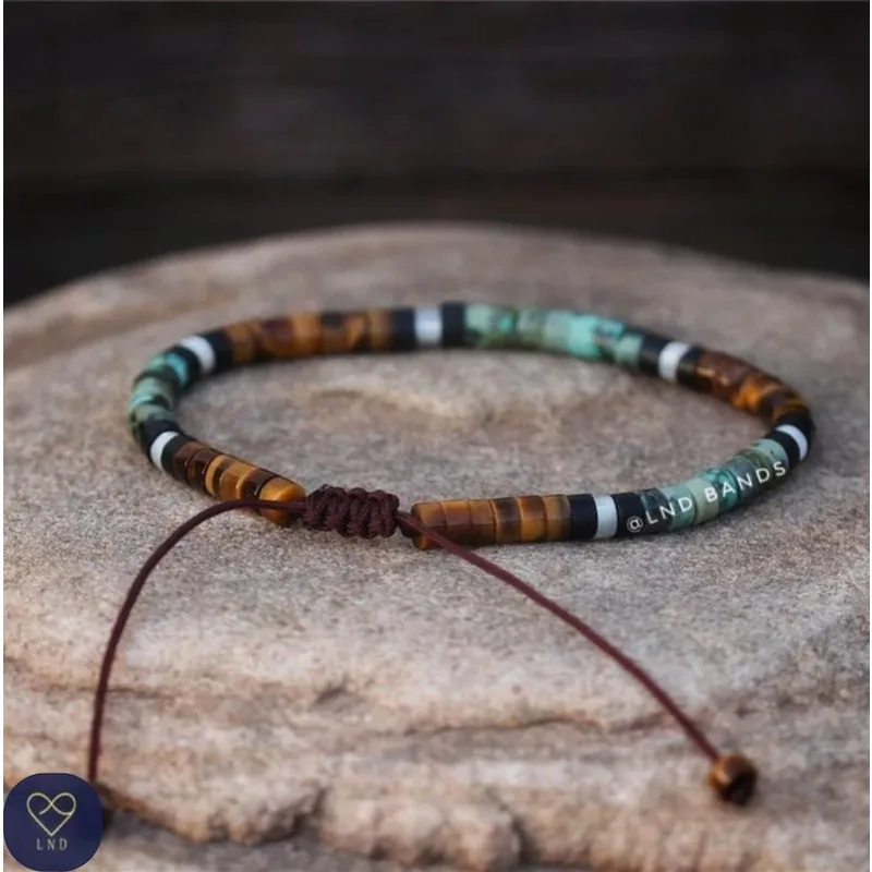 سوار بسيط من عين الفيروز وعين النمر،