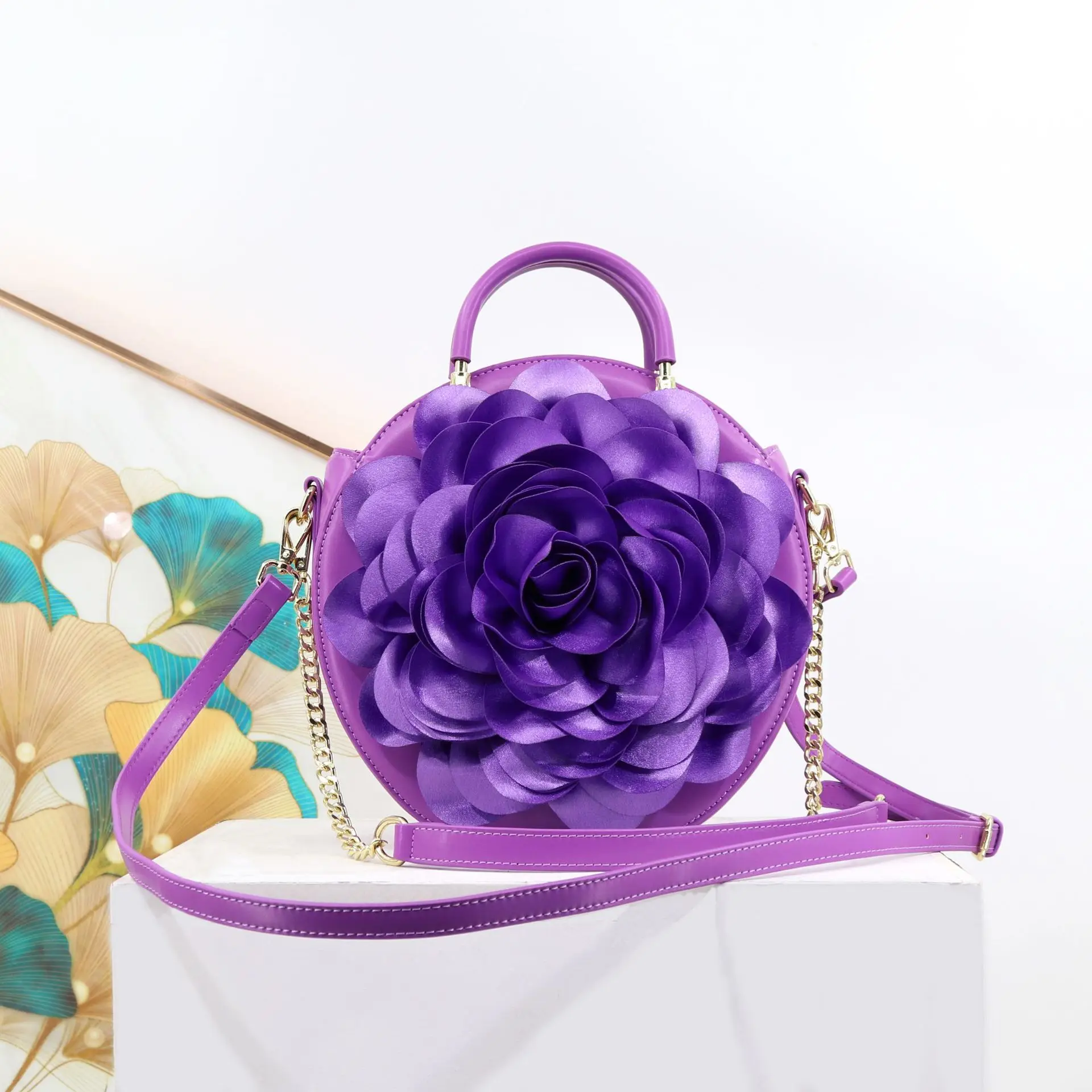 

New fashionable, high-end, beautiful and atmospheric travel women's handbag handbag