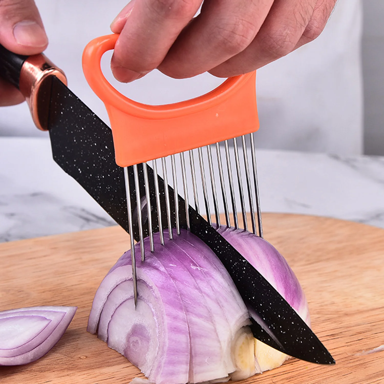 1Pc Effortlessly Slice Onions Colorful Onion Slicer Kitchen Stainless Steel Potato Chip Onion Holder for Vegetable Tomato Eggs