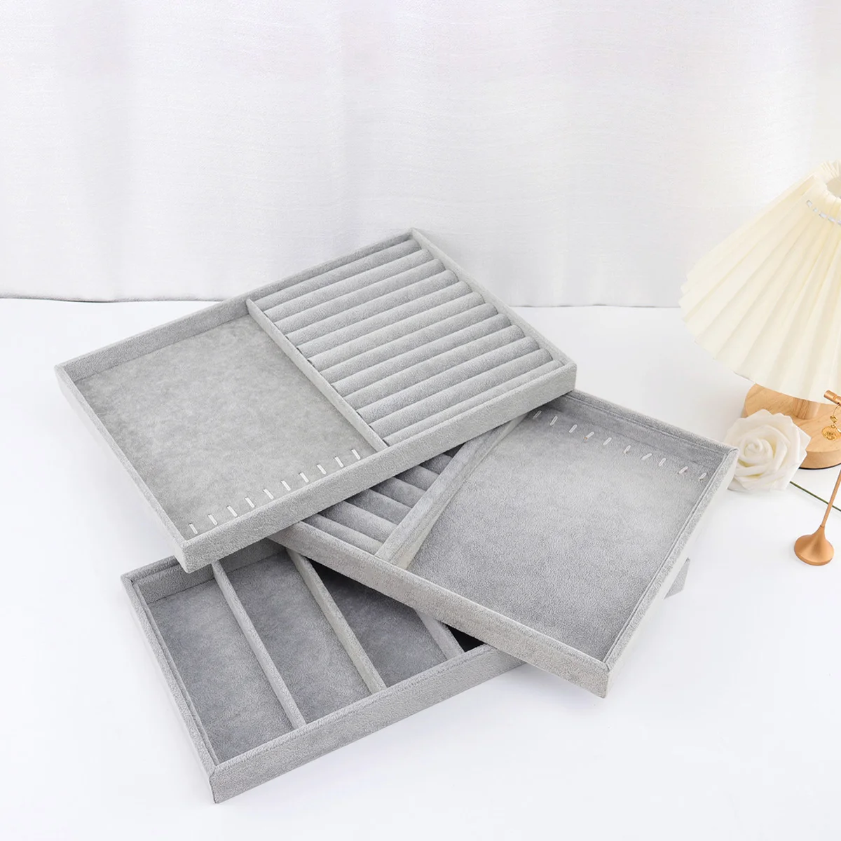 

Бархатный лоток для демонстрации ювелирных изделий Изысканный держатель для ювелирных изделий Портативный органайзер для колец и сережек и ожерелья Коробка для хранения Органайзер Лотки
