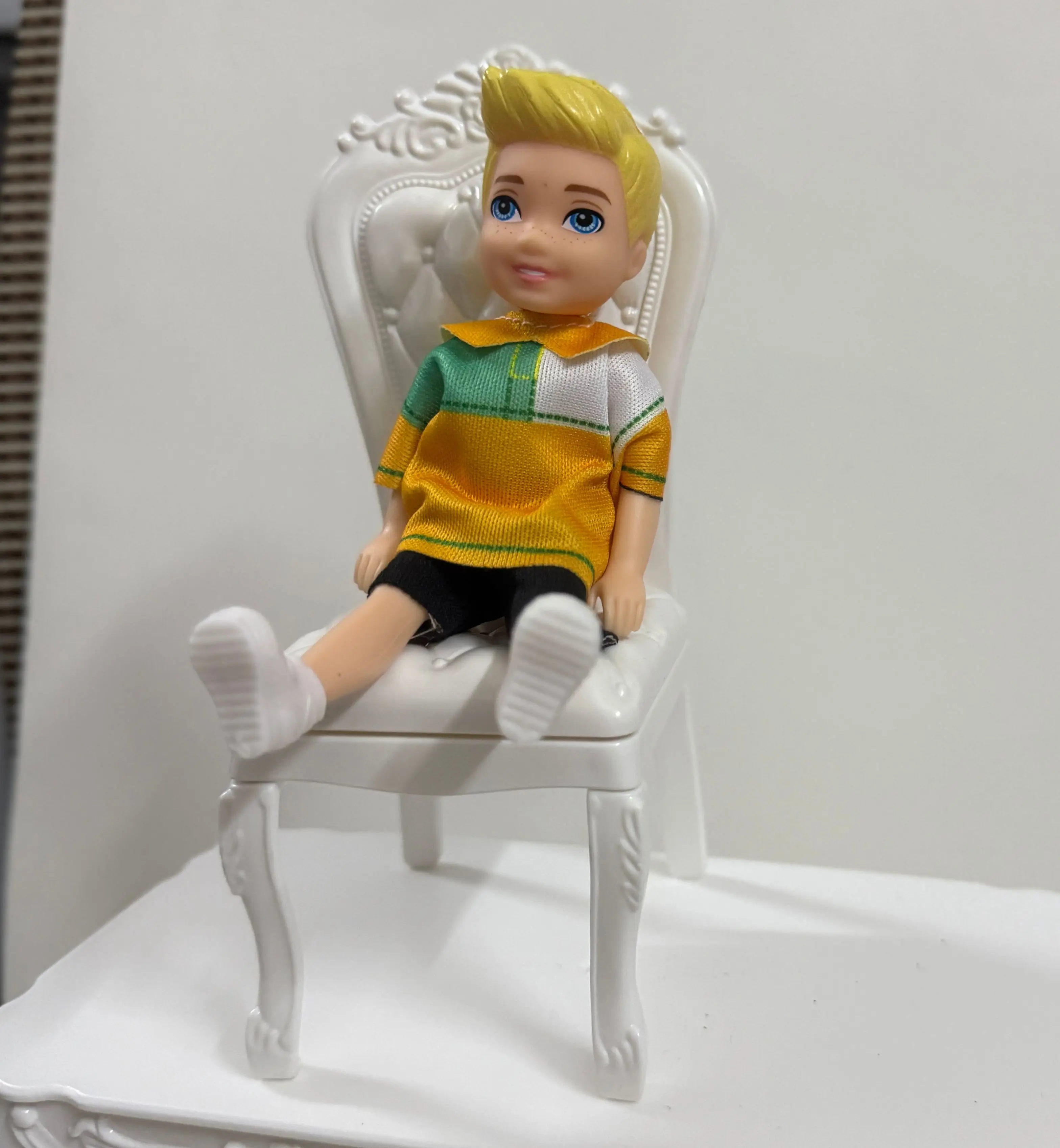 ลดราคาสุดคุ้ม 6 ชิ้น/ชุด ของเล่นเด็ก ตุ๊กตาจิ๋ว เฟอร์นิเจอร์บ้านตุ๊กตา โต๊ะอาหารขนาดเล็ก เก้าอี้ โต๊ะทำงาน จัดส่งเร็ว ของตกแต่งบ้านตุ๊กตา