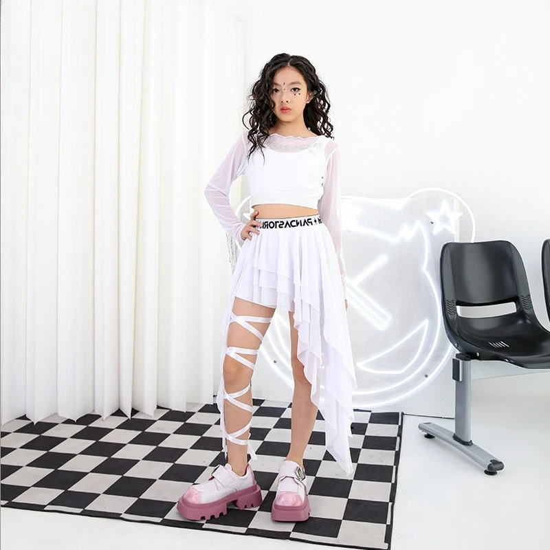 Vestiti Hip Hop per ragazze Costume da ballo di strada Top con nappe Gonna bianca nera Gruppo Abiti da spettacolo Kpop Abbigliamento da palcoscenico per cheerleader