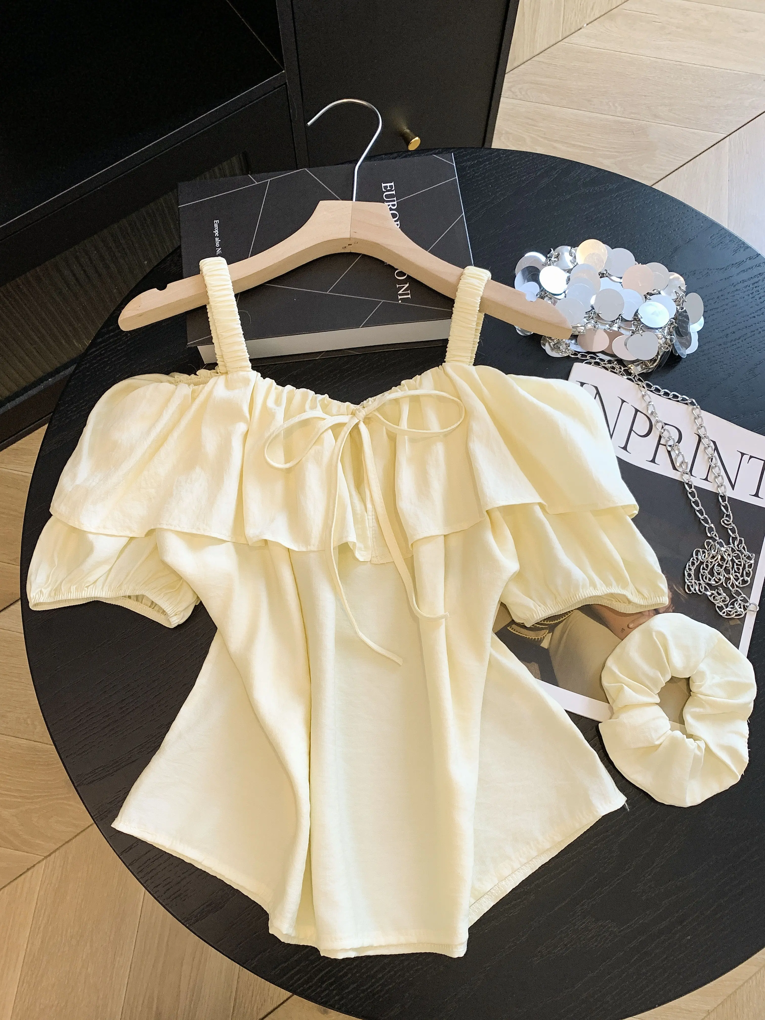 Women's One-shoulder Short-sleeved Shirt with Ruffle Design for Summer Featuring a Ruffled Shoulder and Elegant Top