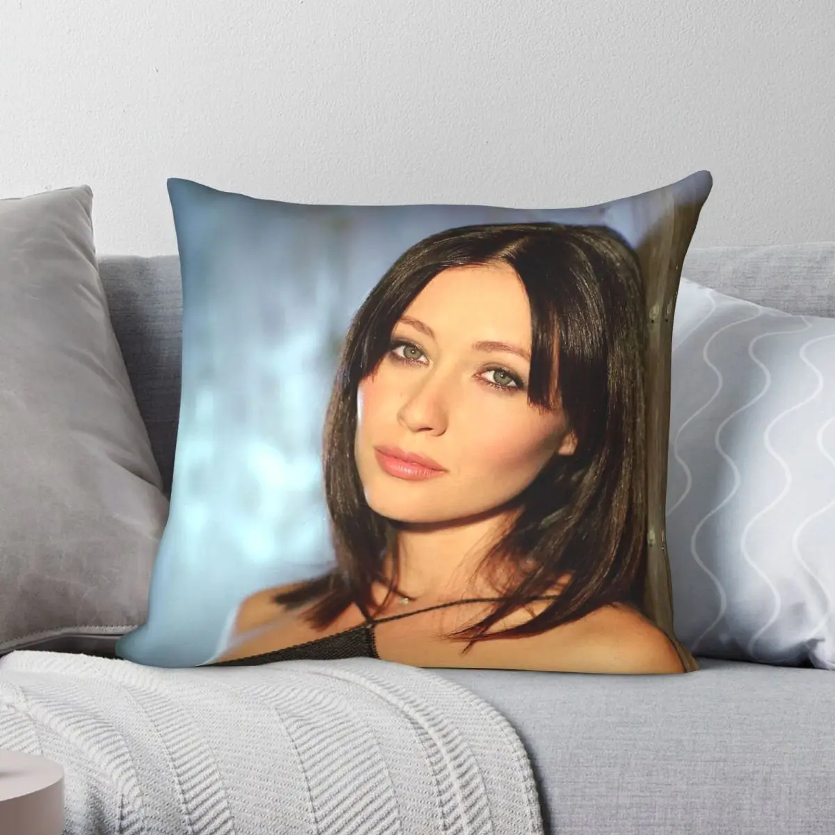 Shannen Doherty RIP Square Pillowcase Polyester Linen Velvet Pattern Zip Decor Throw Pillow Case Bed Cushion Cover 18