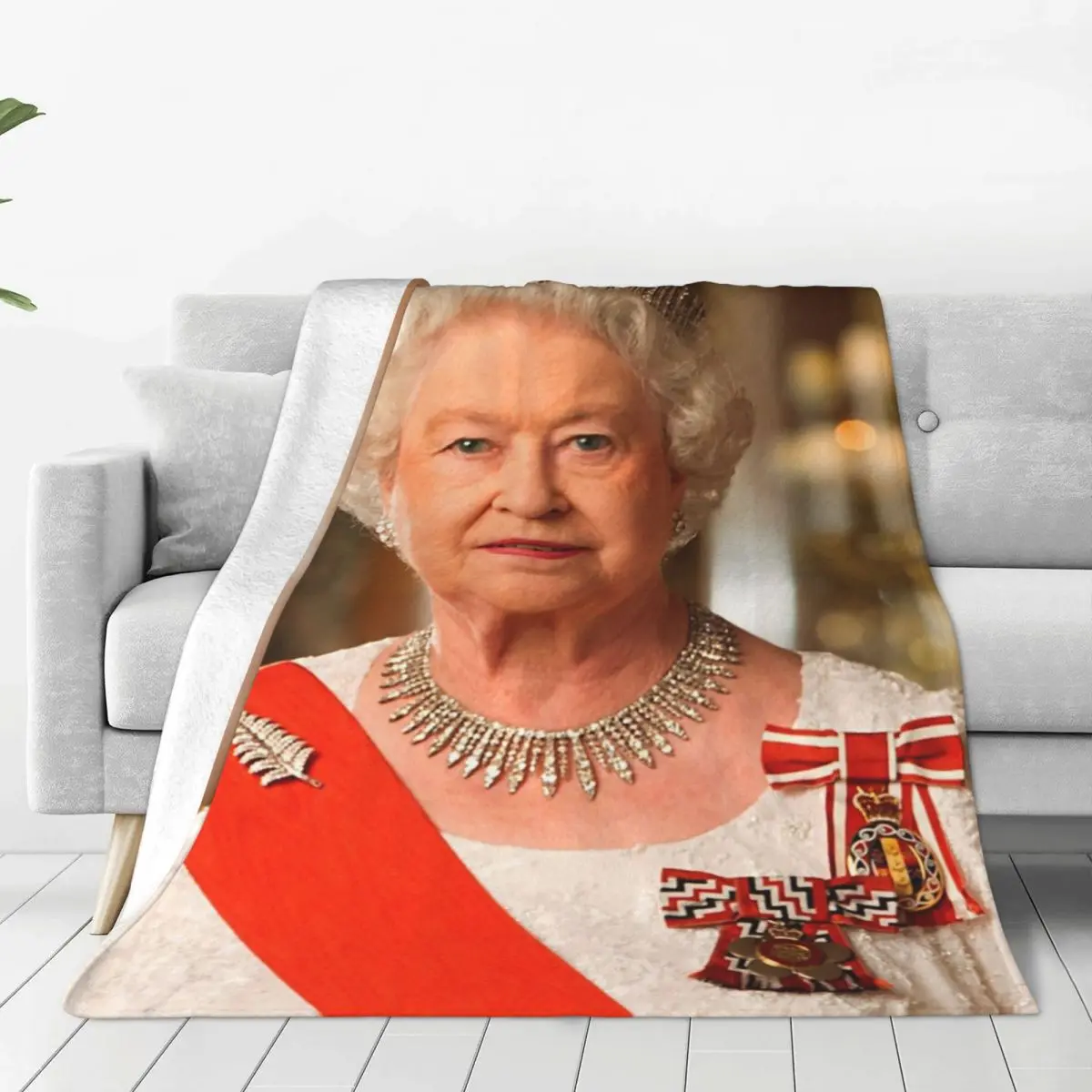 

Queen Elizabeth II British Royal Crown Fleece Throw Blanket British Royal Crown Blanket for Bedding Bedroom Bedding Throws