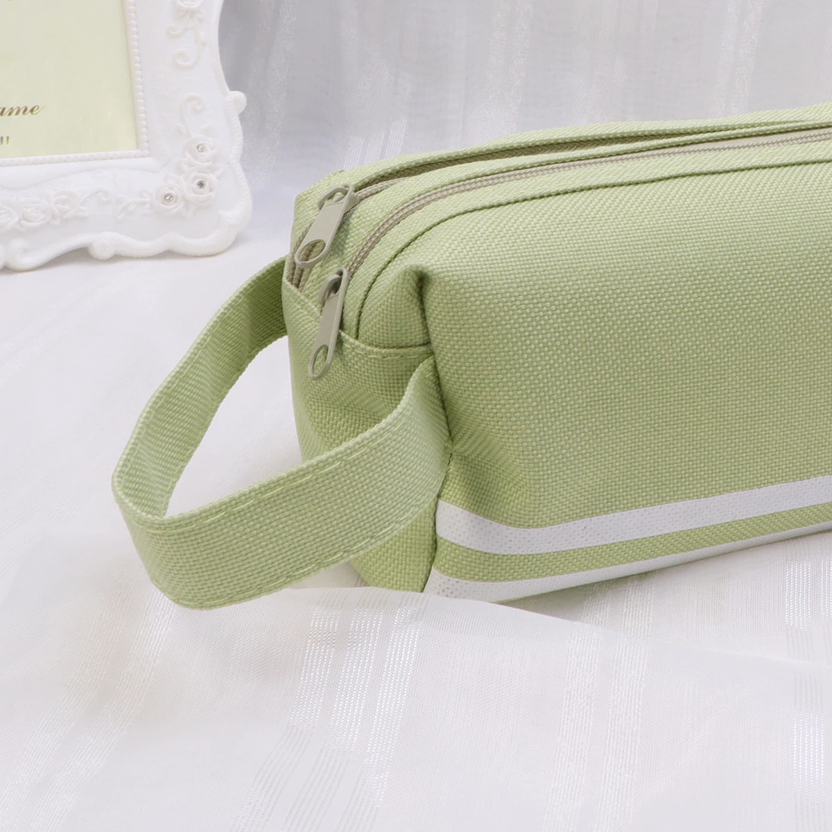 

Eco-Friendly Canvas Layer Pencil Bag Portable Cosmetics Bag Large Capacity Portable Coin Zipper Case Light Pink