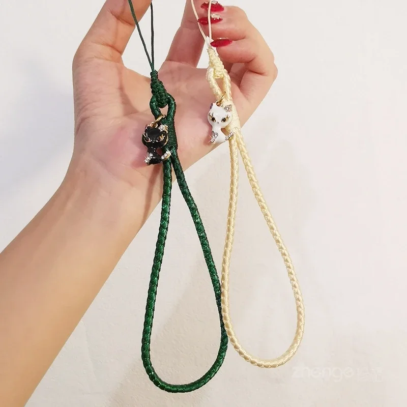 

Женский короткий ремешок на запястье с подвеской в виде кошки