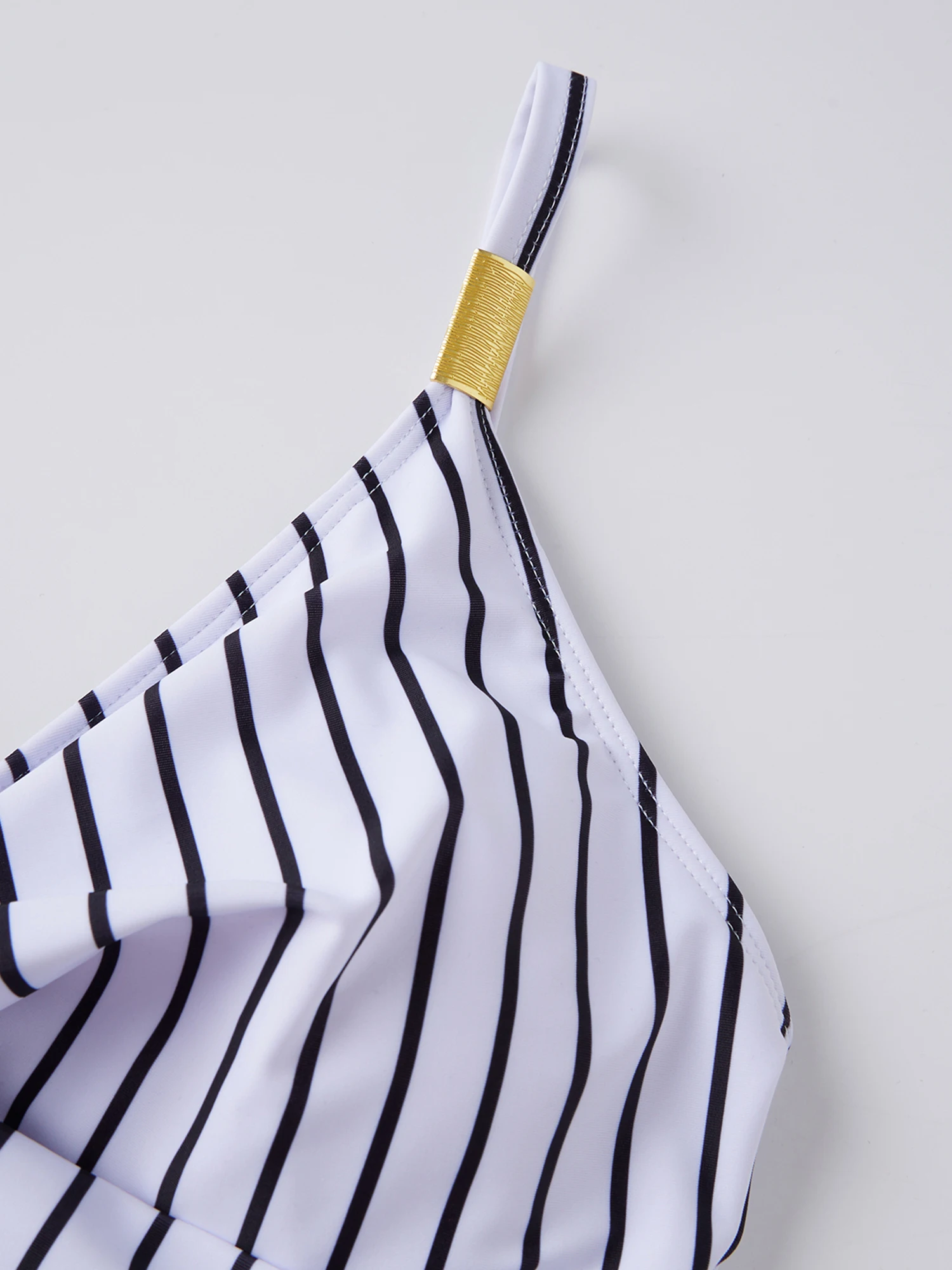 

Женское платье для плавания без рукавов с V-образным вырезом, плиссированной юбкой и подходящими трусиками - стильная пляжная одежда на лето