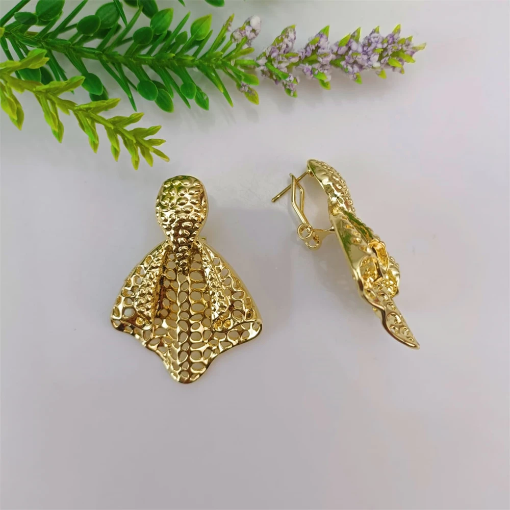 أطقم مجوهرات نسائية عصرية من EMMA أقراط كبيرة مطلية بالذهب في دبي مجوهرات رومانسية للحفلات