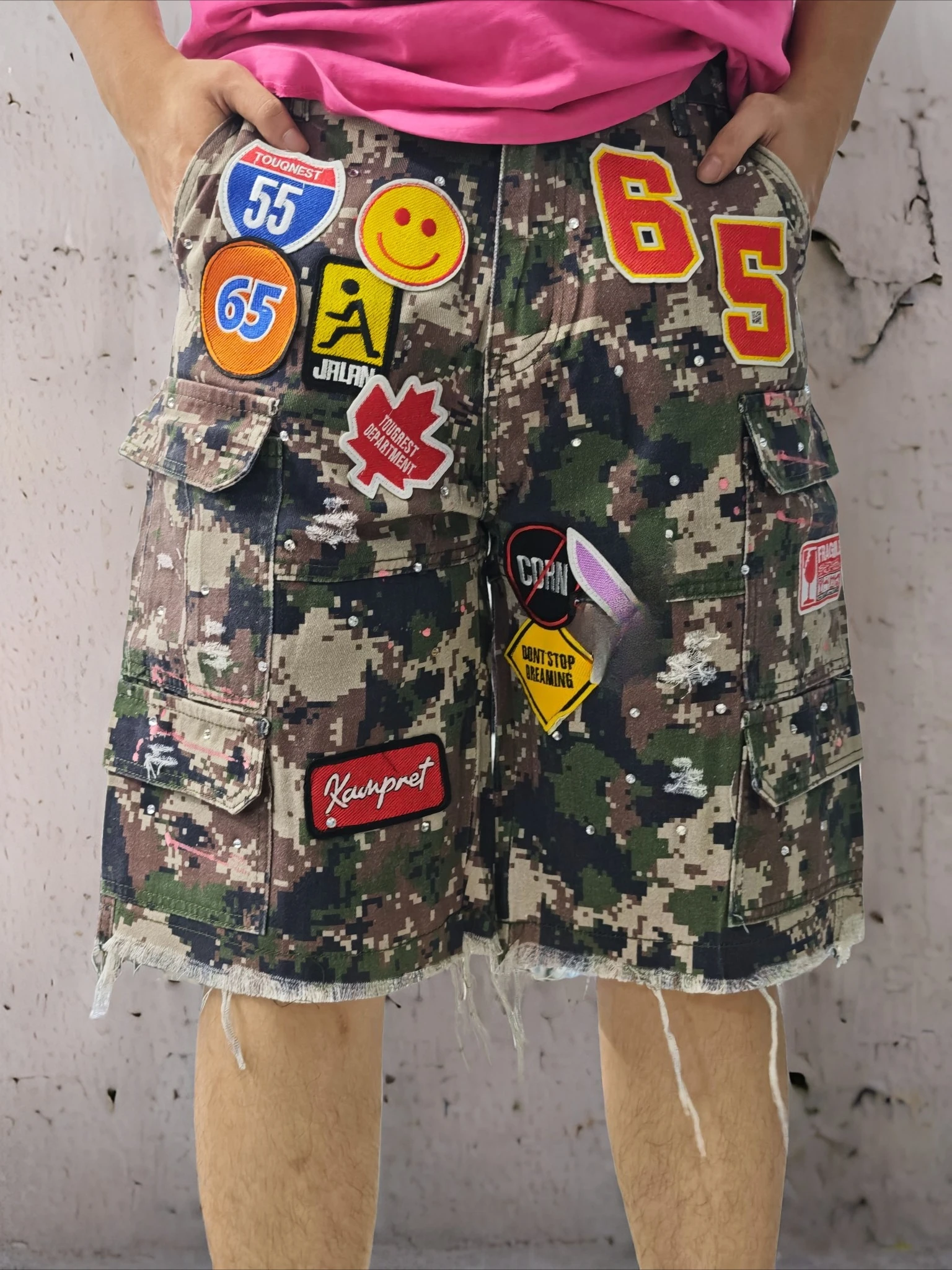 

Камуфляжные брюки-карго в стиле хип-хоп, уличная одежда, джинсовые короткие джинсы с нашивками и бриллиантами Y2k, мужские и женские свободные джинсовые повседневные шорты с мультяшной графикой