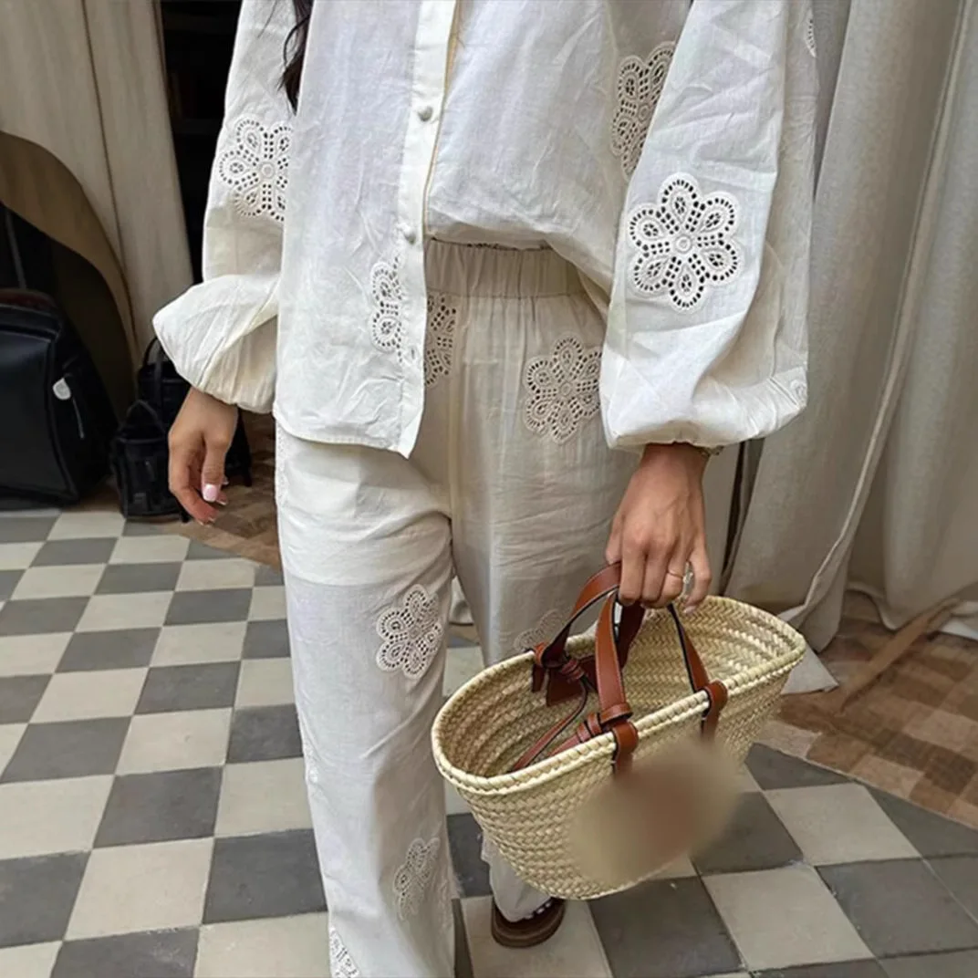 여성 봄 새로운 중공 흰색 레이스 셔츠 & 높은 허리 탄성 투피스 세트 솔리드 컬러 패션