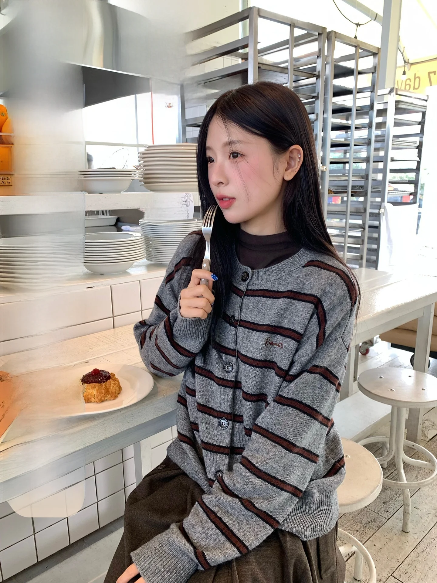 

WHYSTUDIO Korean Sle Striped Color Blo Knitted Cardigan Women's Winter Faion round Ne Sweater Jaet Loose Fit Long S...