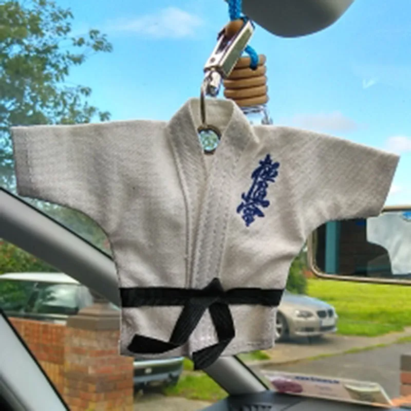 Hot Kyokushin Kai Keychain Shinkyokushin Uniform Kimono Cartoon Pendant Sport Gifts Keepsake Key Button Key Ring souvenir Каратэ