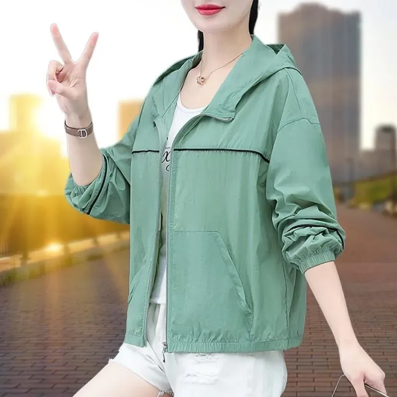 

2024 New Sunscreen Clothing For Women Fashion Ice Silk Anti UV Summer autumn Thin Breathable Hooded Short Jacket Female Outerwea