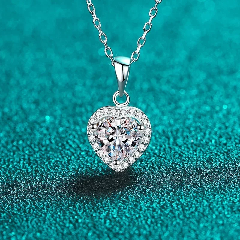 

Platinum Pt950 Love Necklace for Women 1 Carat Moissanite Diamond Group Collarbone Chain Pendants Wedding Fine Jewelry Gift