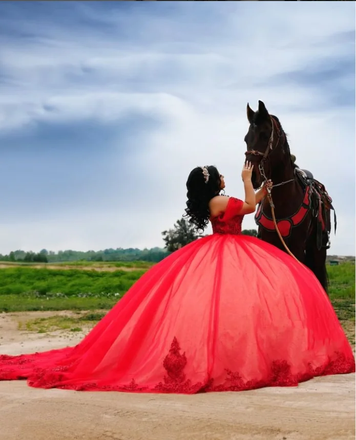 Princess Exquisite Quinceanera Dress 2025 Red Off Shoulder Beaded Applique Mexico Cathedral Train vestido de princesa de 15 años