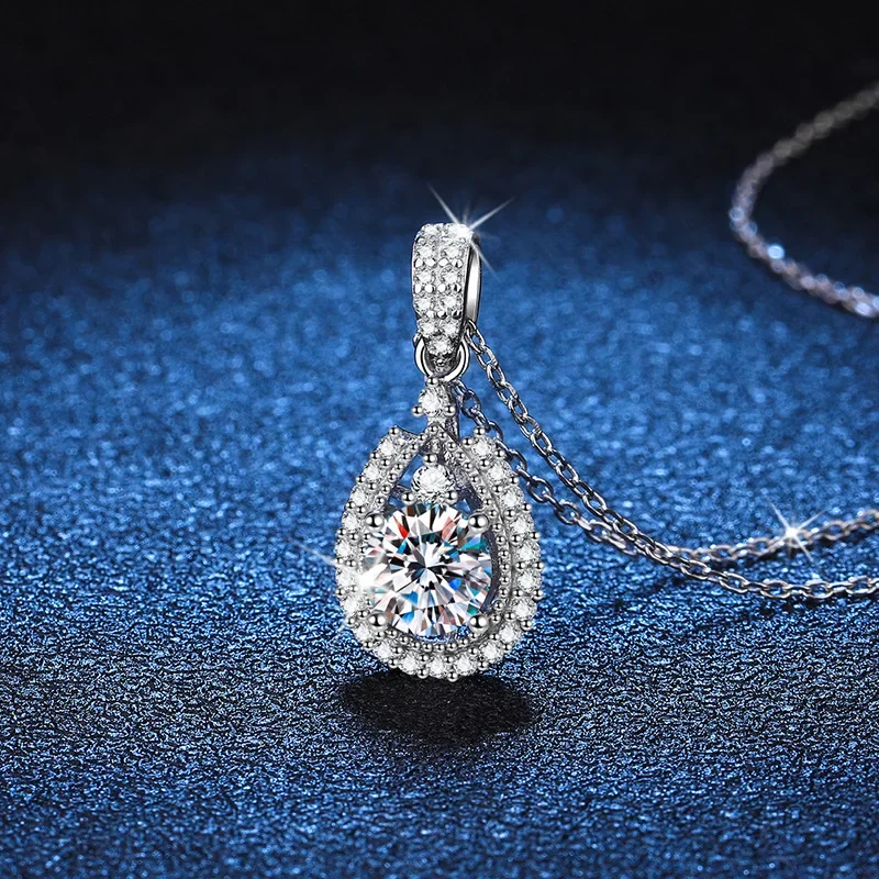 18K gold inlaid diamond necklace, droplet shaped single carat moissanite pendant, platinum PT950 fashionable collarbone chain