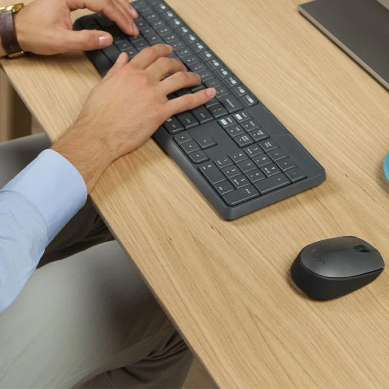 لوجيتك MK235 مجموعة ماوس لوحة مفاتيح لاسلكية 1000 ديسيبل متوحد الخواص كاملة الحجم مقاومة للرذاذ عمر بطارية طويل للمكتب والأعمال التجارية والاستخدام المنزلي