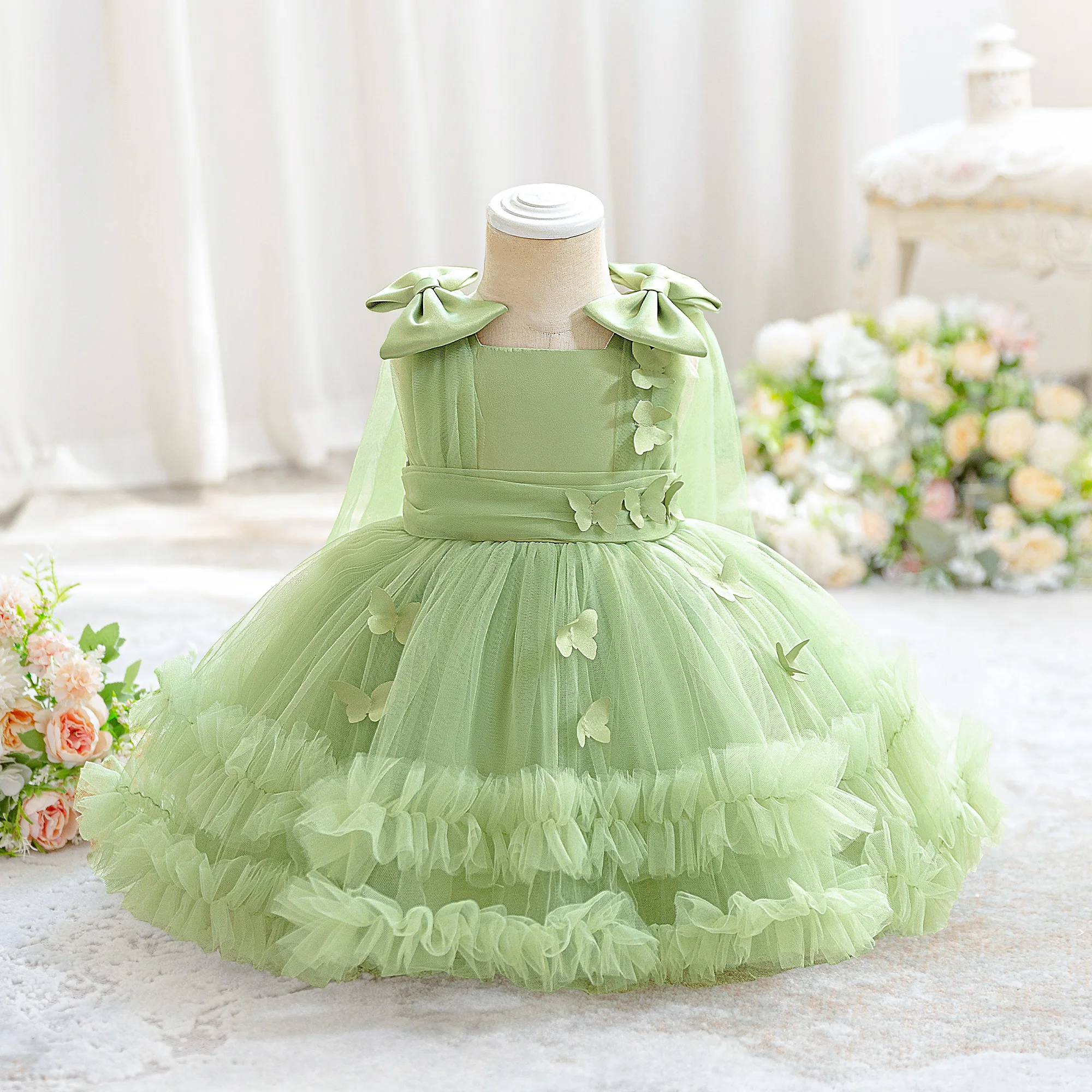 Babykleid mit Schmetterlingsdesign und Tüllrock, perfekt für Baby's Jubiläum oder Geburtstagsfeier. – Detail 7