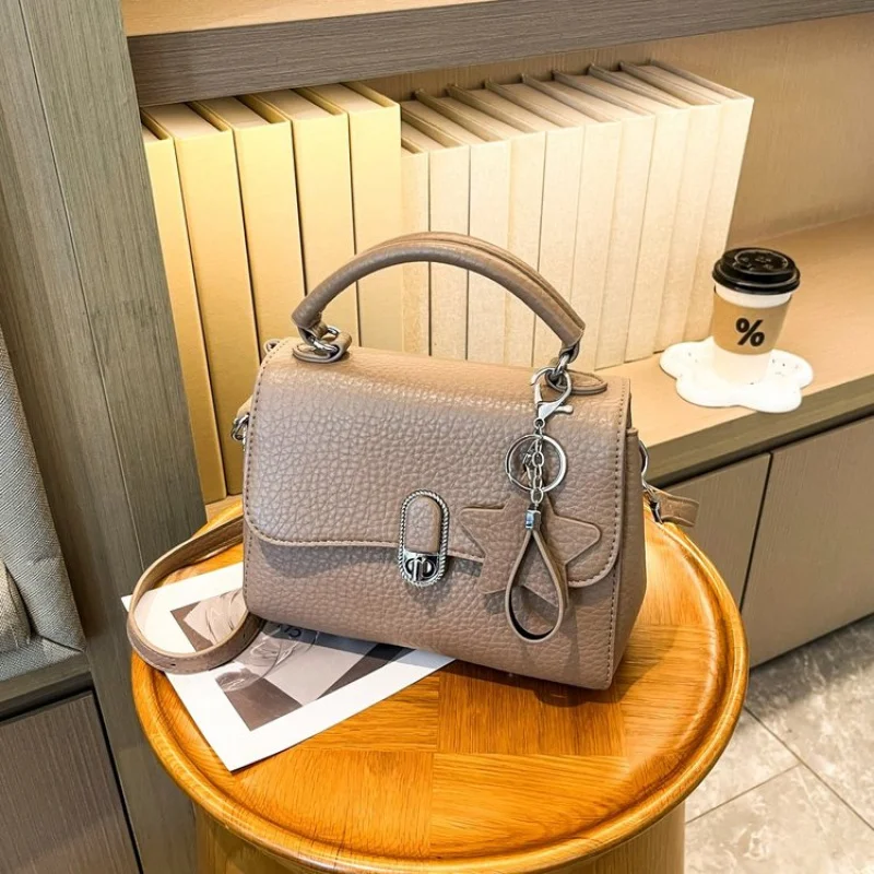 حقيبة كروس نسائية ريترو بتصميم كتف واحد كلاسيكي أنيق وعصري ومتين وواسع للاستخدام اليومي #4