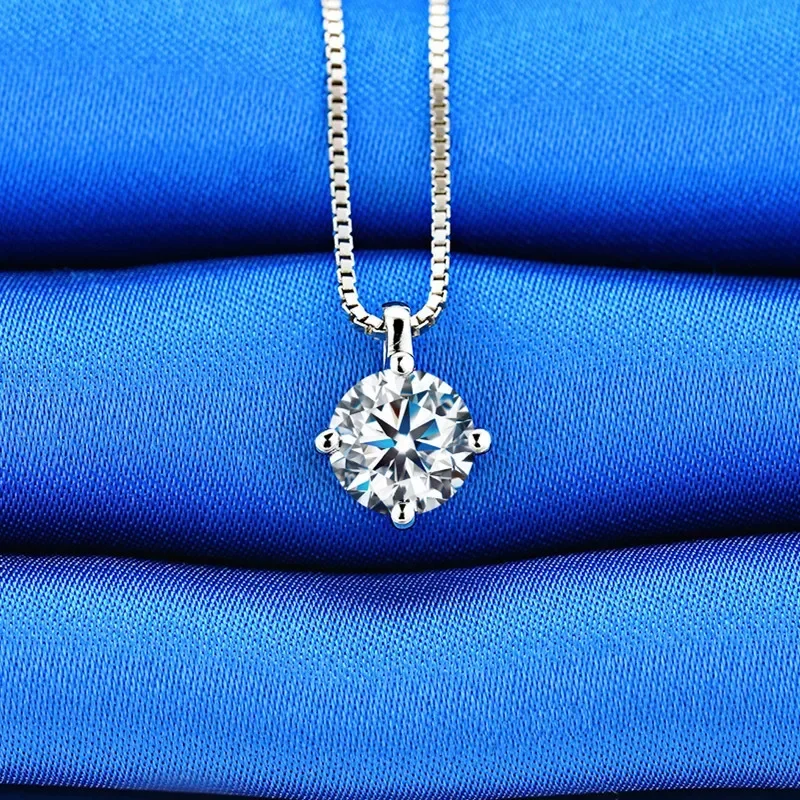 Solid 14K White Gold AU585 Platinum PT950 Four claws Korean moissanite necklace female