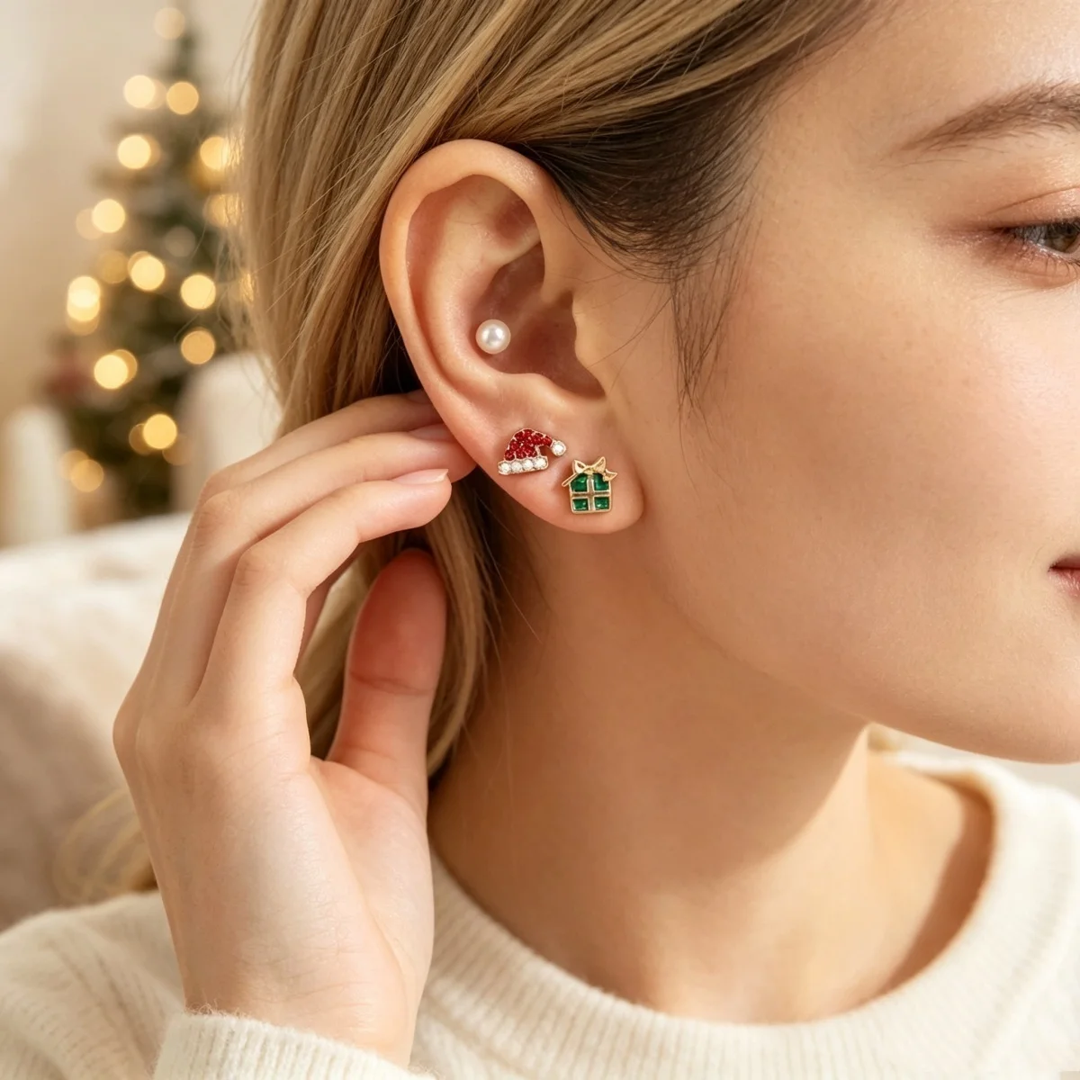 8 Paar/Set Strass-Weihnachtsbaum-Mütze Schneeflocke Elch Kranz Socken Geschenkbox Kleine Ohrstecker für Damen Weihnachten Neujahr Schmuck – Detail 10