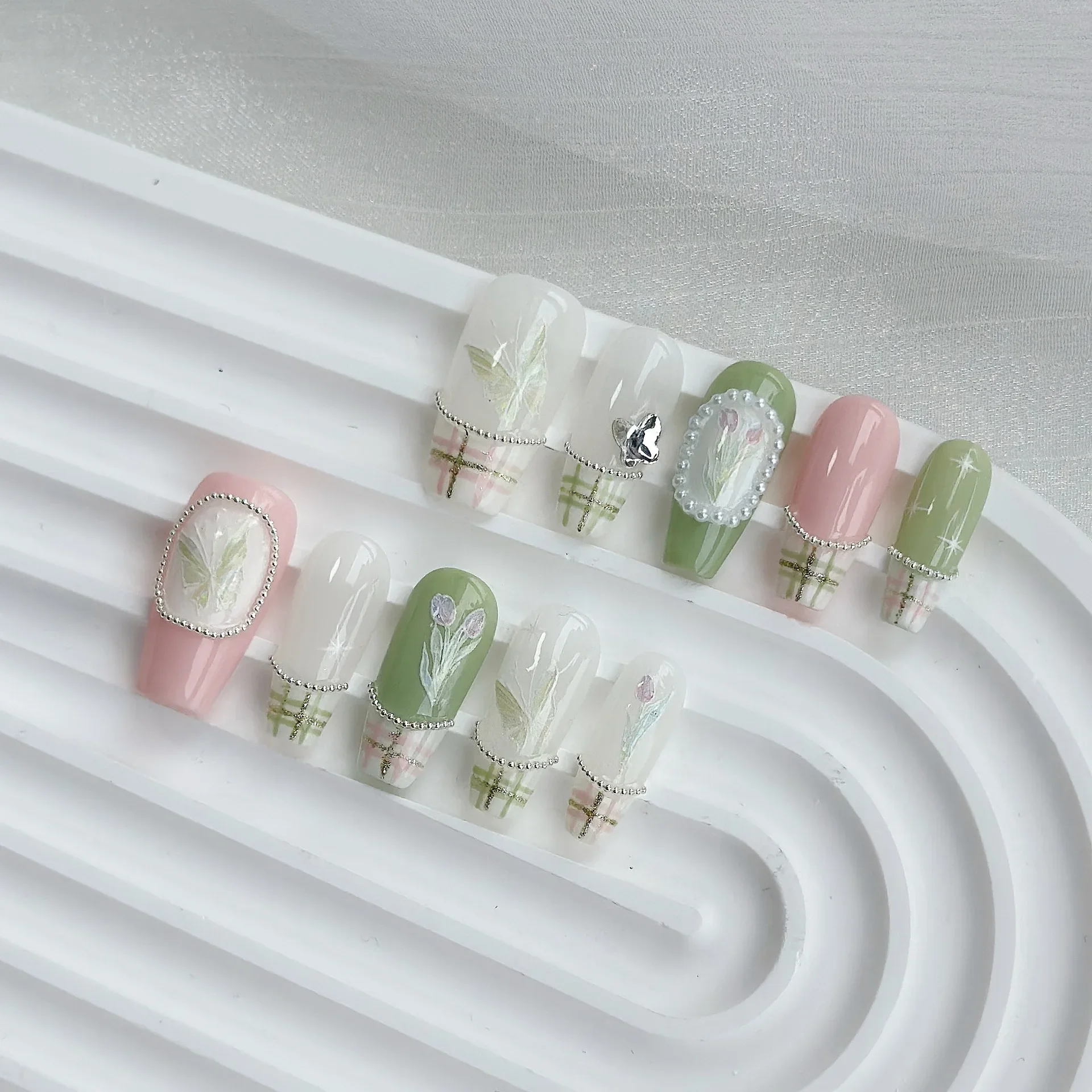 Cute Pink And Green Fulip Fake Nail Artist With Handmade Wearable False Nails And Mid-T Designed Makes Your Hands Look Whiter