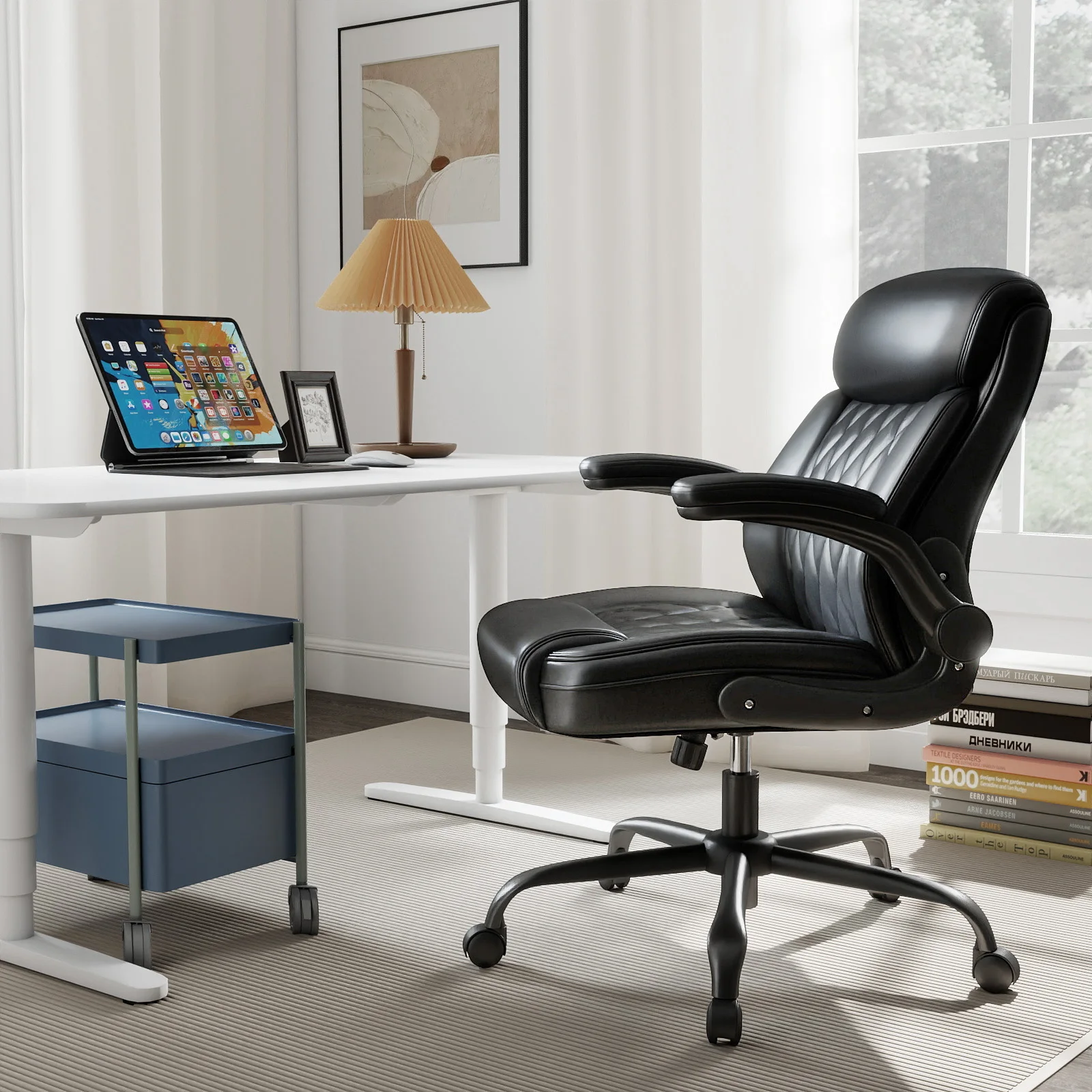 كرسي مكتب تنفيذي متوسط الظهر، جلد PU أسود، مخيط بالألماس، مساند للذراعين قابلة للتعديل، دعم قطني