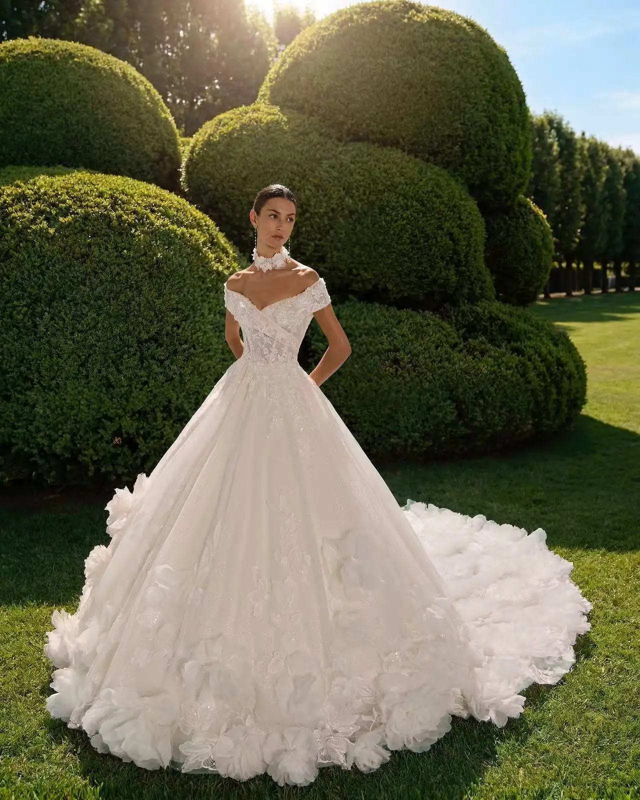 Garden Lace Wedding Dress Off Shoulder Boned Corset Bodice Luxury3D Flower Skirt PLong Train Romantic Outdoor Custom Bridal Gown