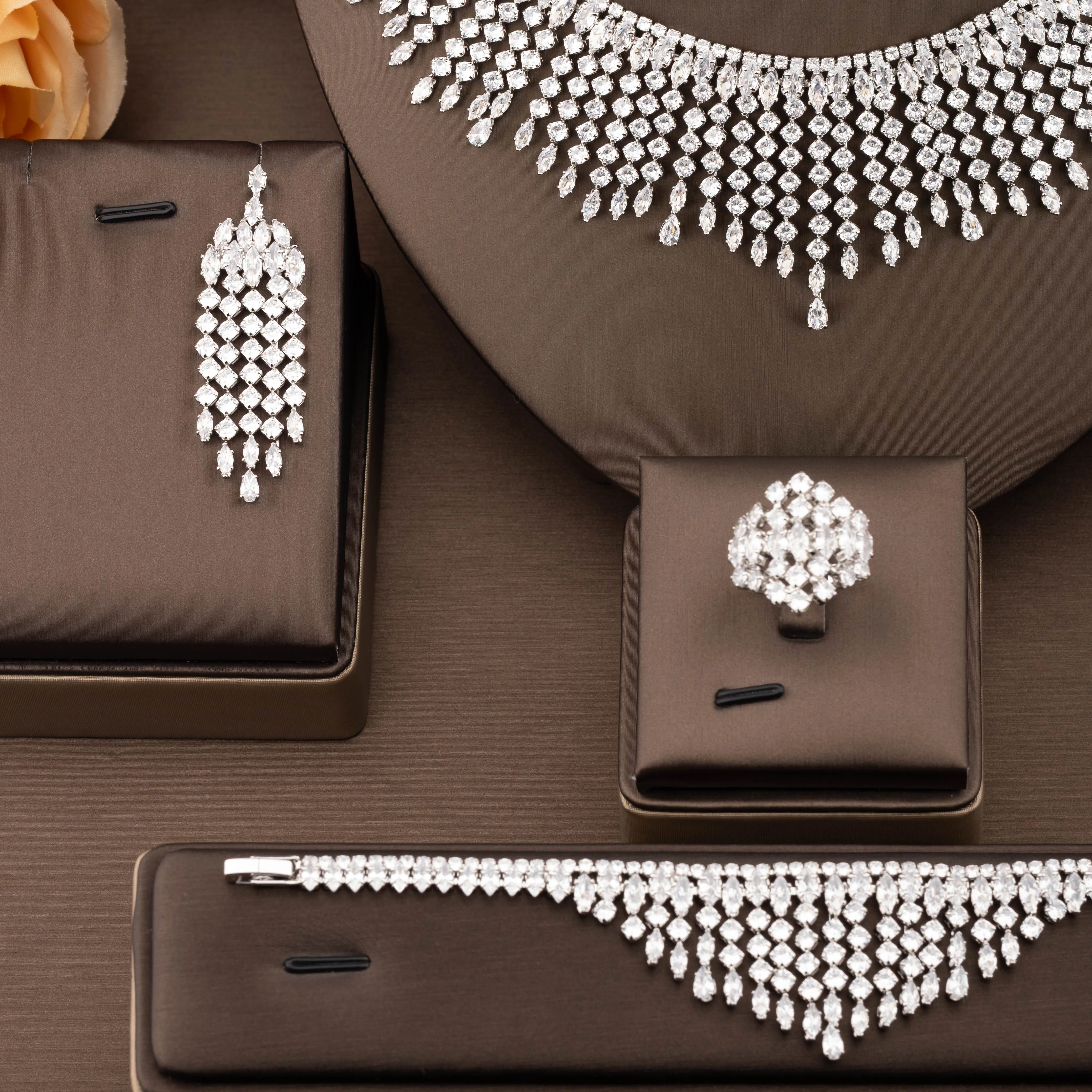 1 Set of Luxurious and Elegant Jewelry Set with Sparkling Cubic Zirconia Round Design, Suitable for Women to Wear at Weddings an