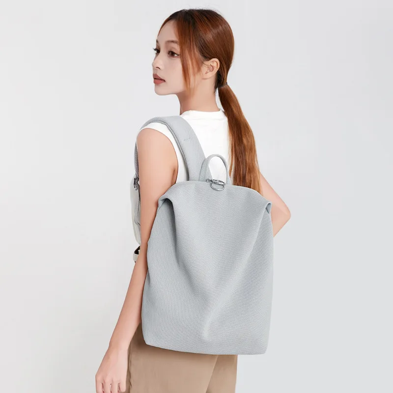 

Легкий и вместительный рюкзак. Стиль 2025 года. Повседневный и универсальный школьный рюкзак для мужчин и женщин. Для поездок на работу и путешествий.