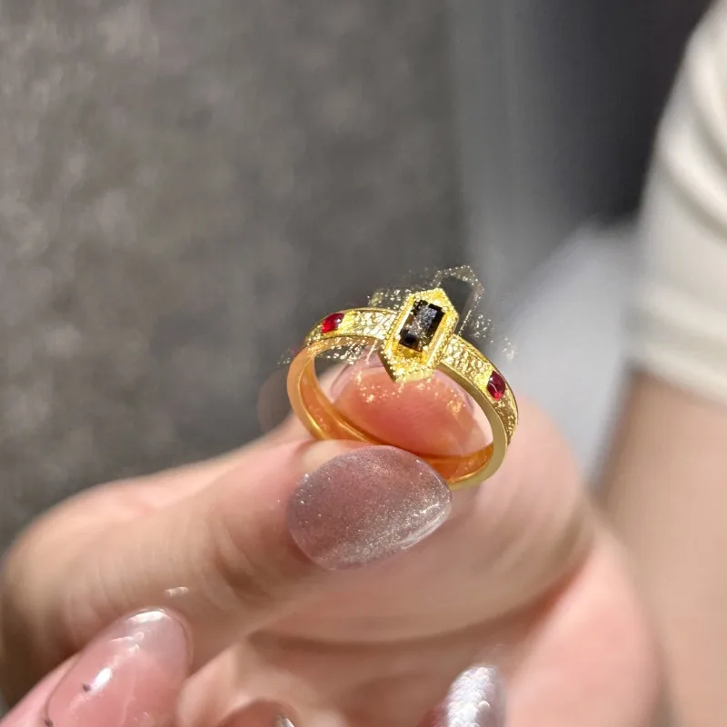 خاتم ذهبي عتيق شعبي من العصور الوسطى من Xiaohongshu للسيدات خفيف فاخر مرصع بالزركون خاتم قابل للتعديل ذو إحساس متقدم