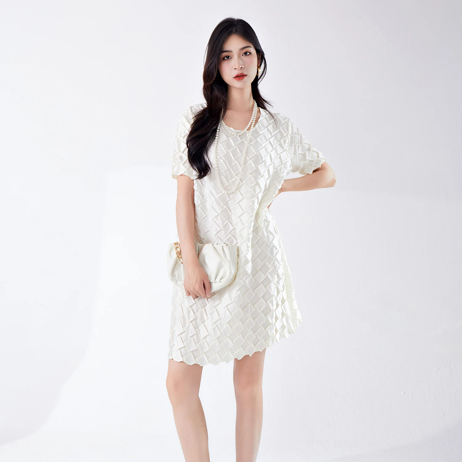 Novedad de verano, vestido clásico plisado de Color sólido para mujer, vestidos holgados de talla grande a la moda con diseño Midi y cuello redondo para mujer