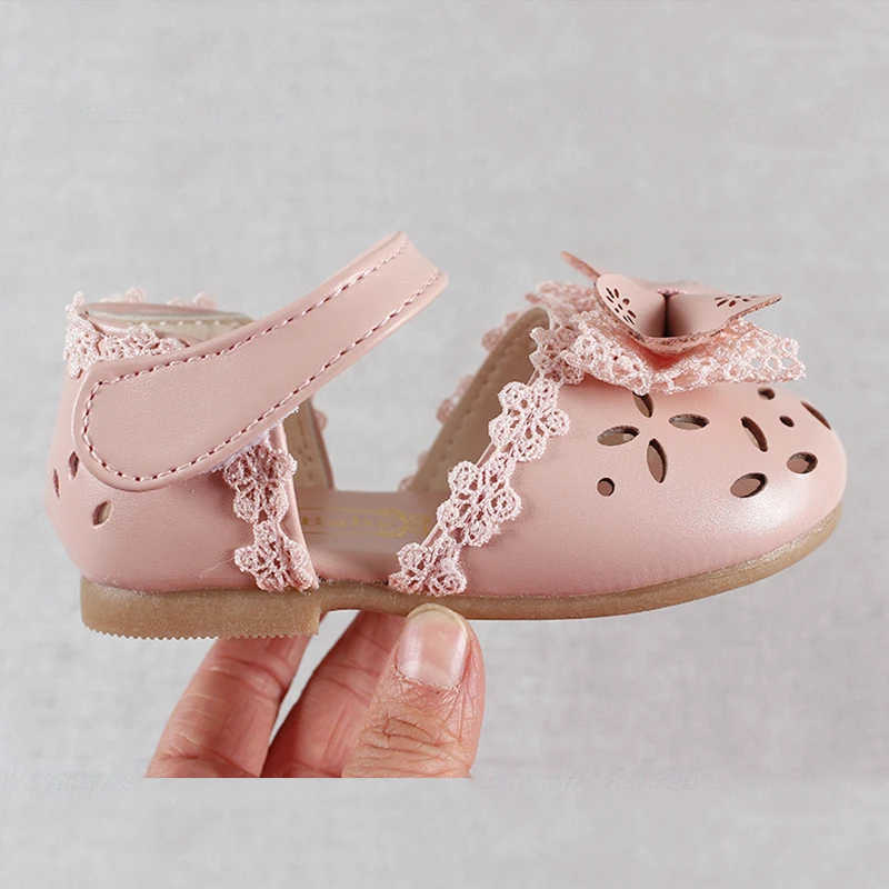 Mais novo verão crianças sapatos 2021 princesa moda couros doce crianças sandálias para meninas da criança do bebê respirável para fora sapatos arco