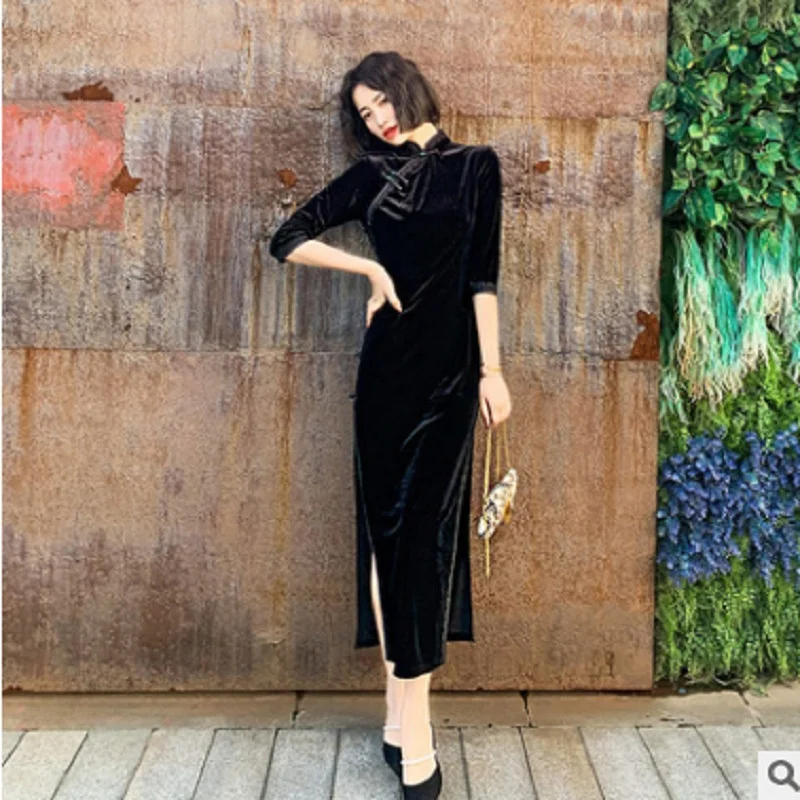 

Young Sle Long Velvet Qipao with 3D Flower Design in Bla Color Retro Faionable Ele Autumn Wear for Women