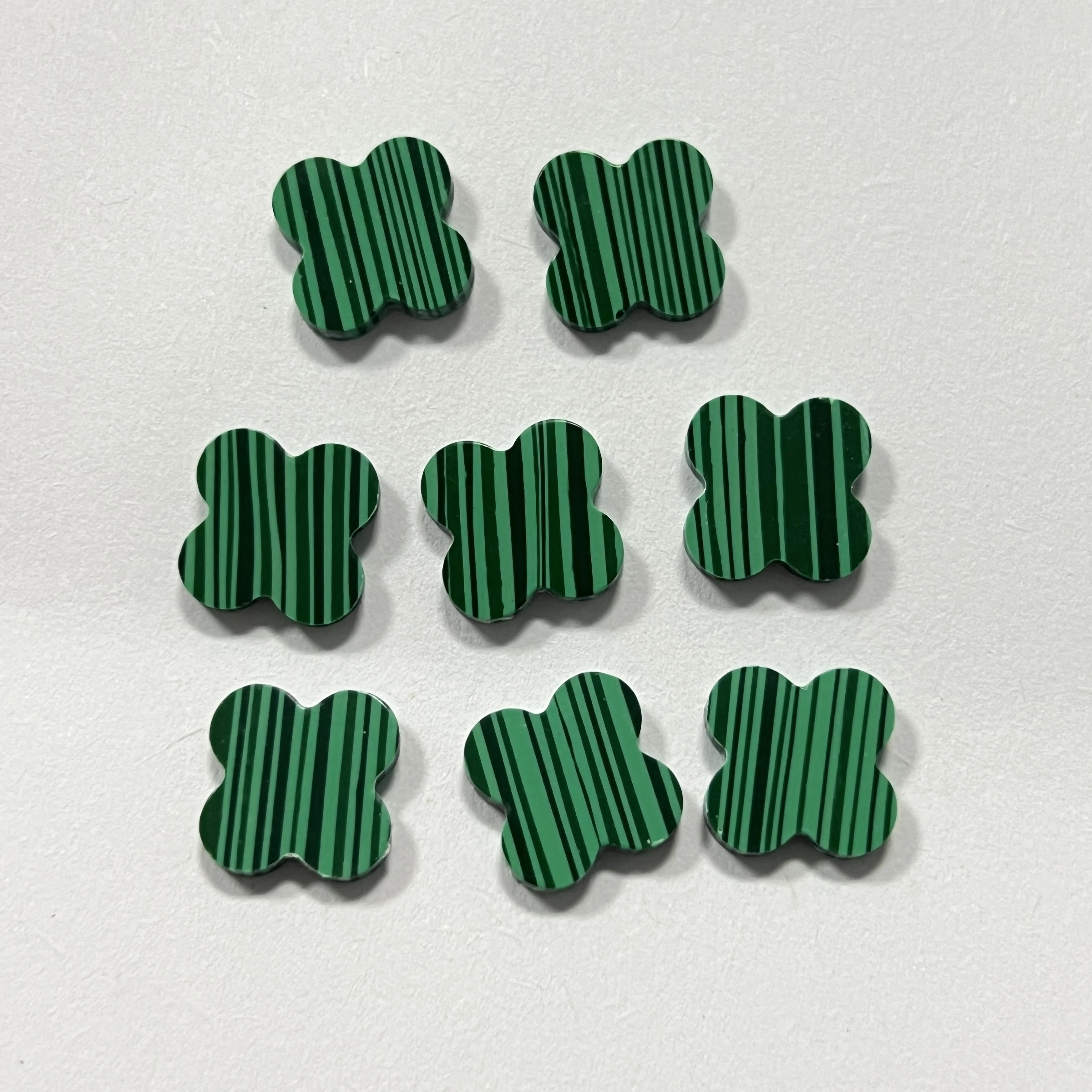 

50pcs 13mm Lab Created Green Malachite Clover Gemstone 2mm Thickness Four-Leaf Clover Stone