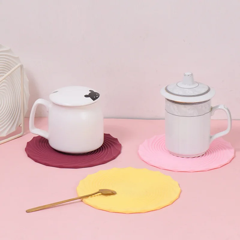 

1PCS Round Simple Silicone Coaster Heat-resistant Non-slip Creative Cup Mat Reusable Pad Drink Holder Kitchen Dishes Drinkware